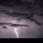 Tempestades com raios e ventos fortes como se proteger